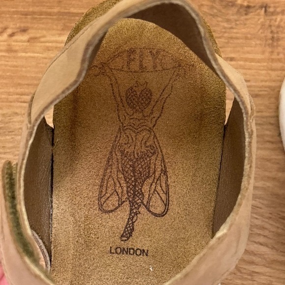 FLY LONDON‎ Self Fastener Sandals GOGO967FLY Size 38 Beige Cork Platform Wedge - Picture 3 of 11